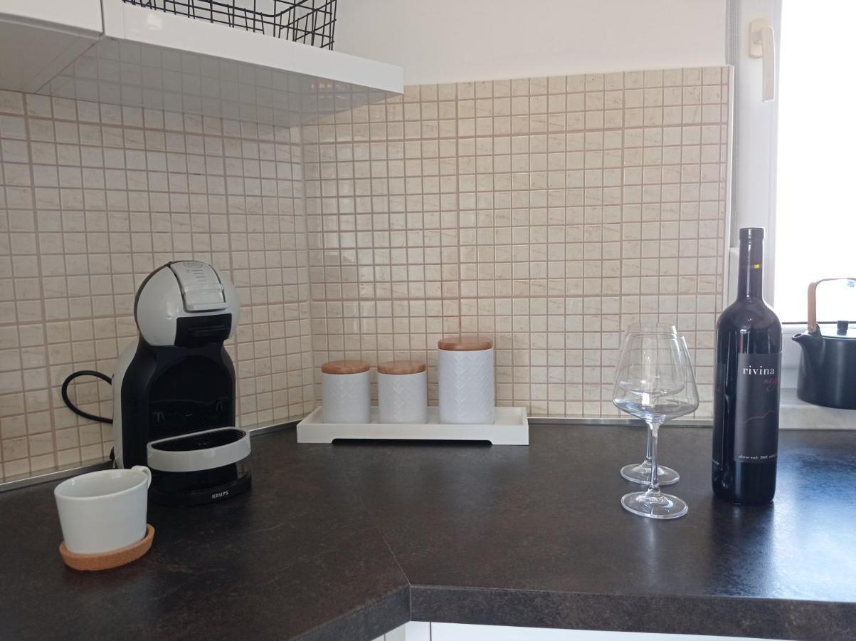Dora Apartment *