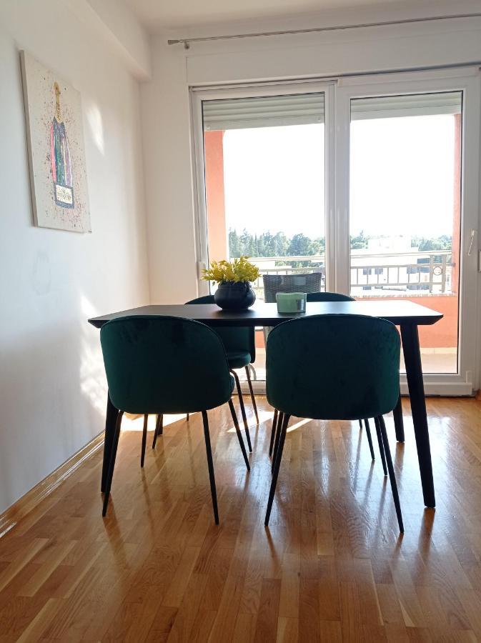 Dora Apartment *